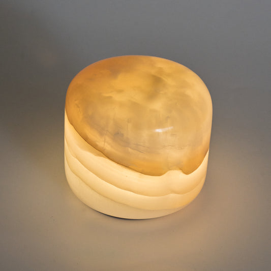 HONEY COMPACT · Dorada N°01 — Lámpara Ónix con Carga Inalámbrica