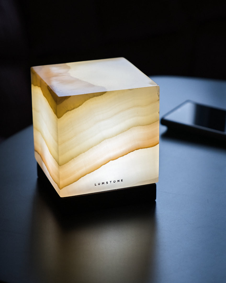 El Ónix: La Piedra que Ilumina con Elegancia Natural.