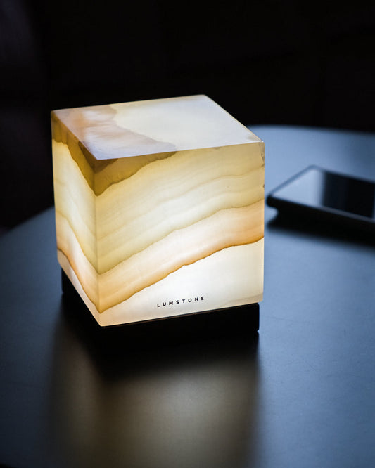 El Ónix: La Piedra que Ilumina con Elegancia Natural.