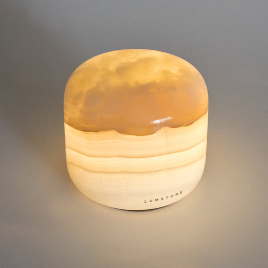 HONEY COMPACT · Dorada N°01 — Lámpara Ónix con Carga Inalámbrica