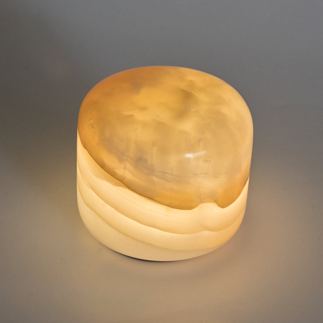 HONEY COMPACT · Dorada N°01 — Lámpara Ónix con Carga Inalámbrica