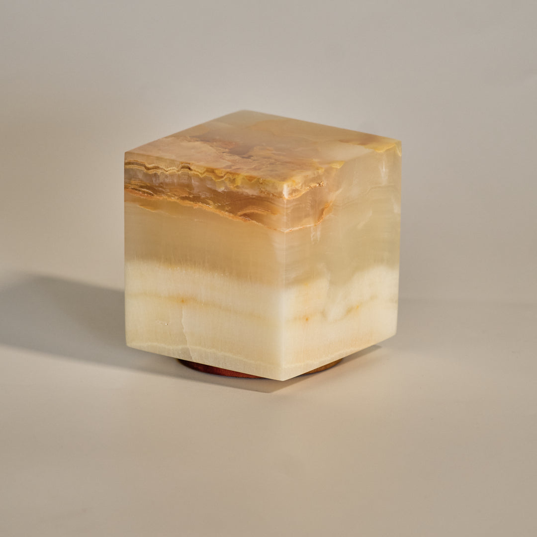 COMPACT · Veta Miel N°03 — Lámpara de Ónix Recargable