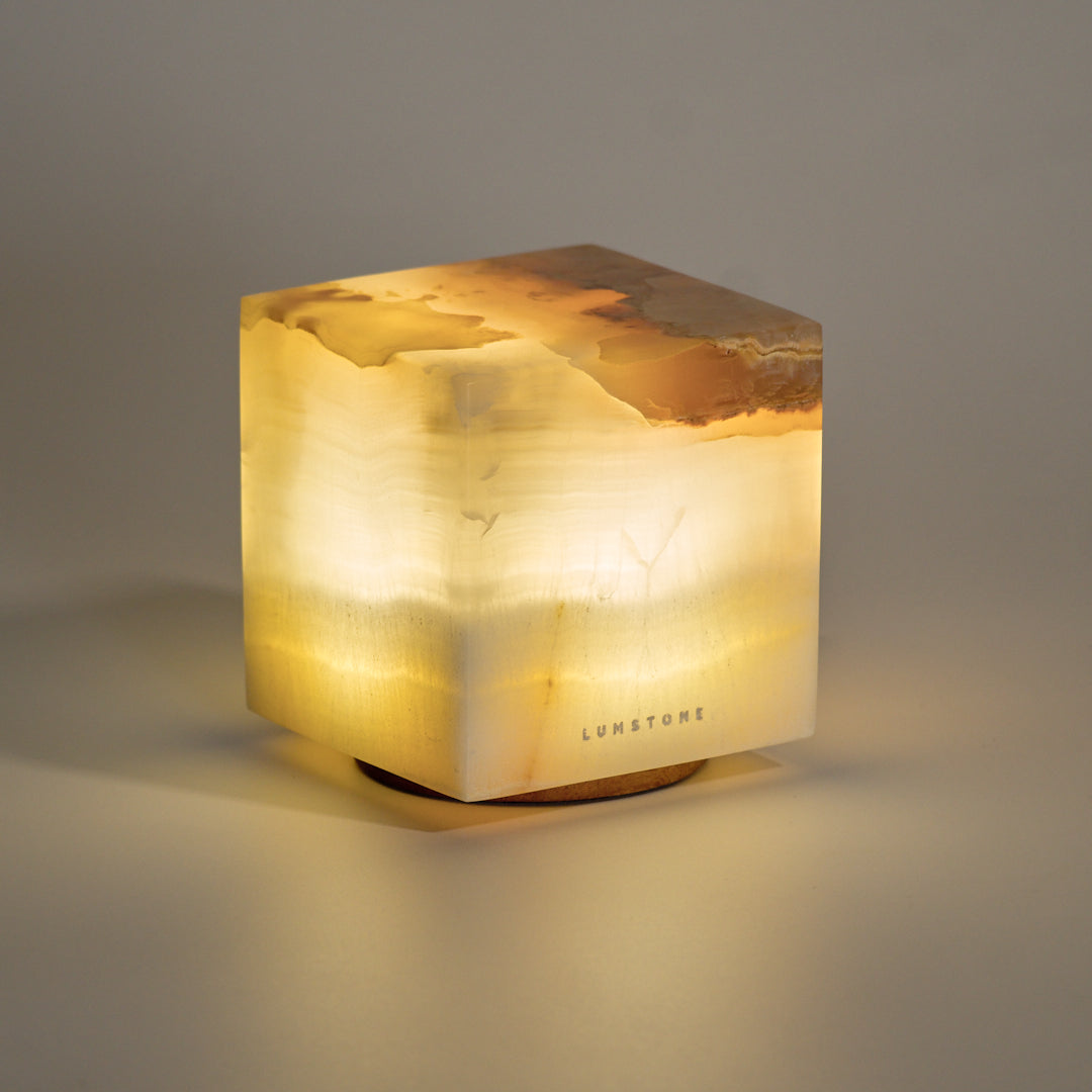 COMPACT · Veta Miel N°03 — Lámpara de Ónix Recargable